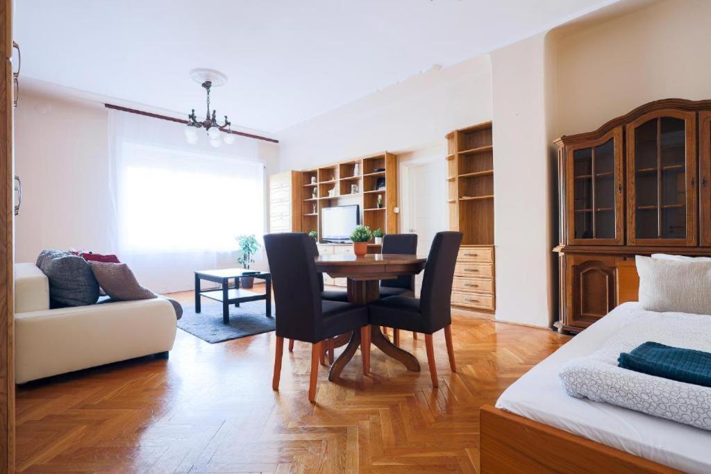 Downtown Vintage Home By Bella Budapest Exterior foto
